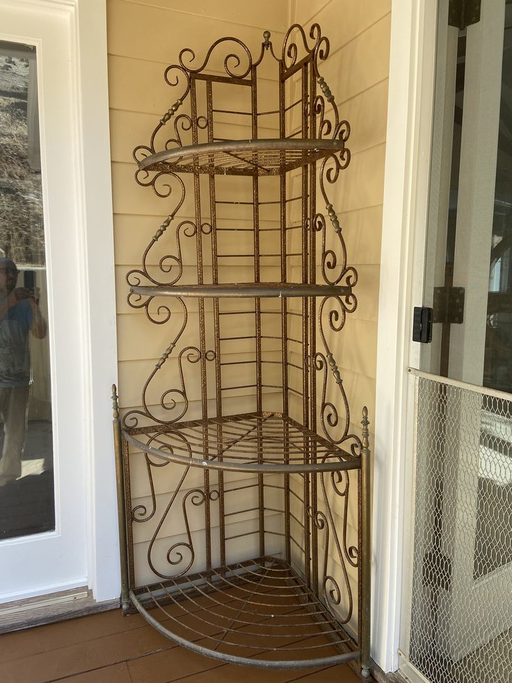 gold metal corner plant stand