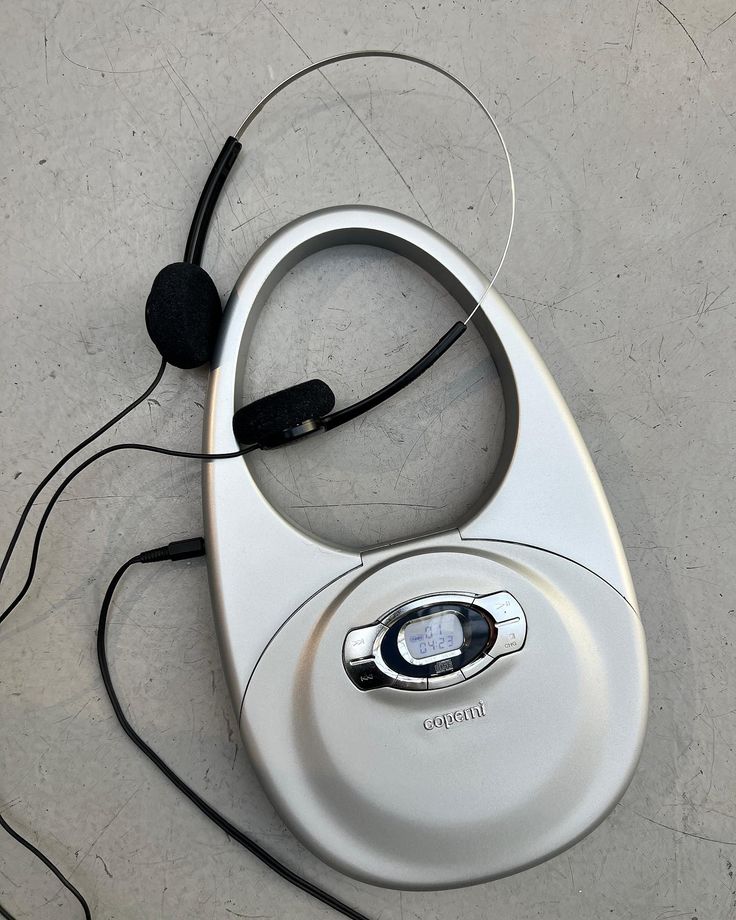 silver cd bag player